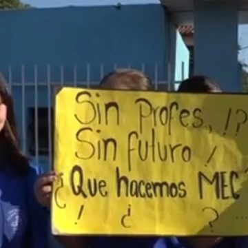 Protesta en Luque: Padres Pagan Profesores