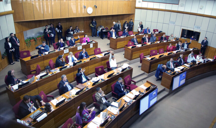 Proponen aumento millonario para parlamentarios