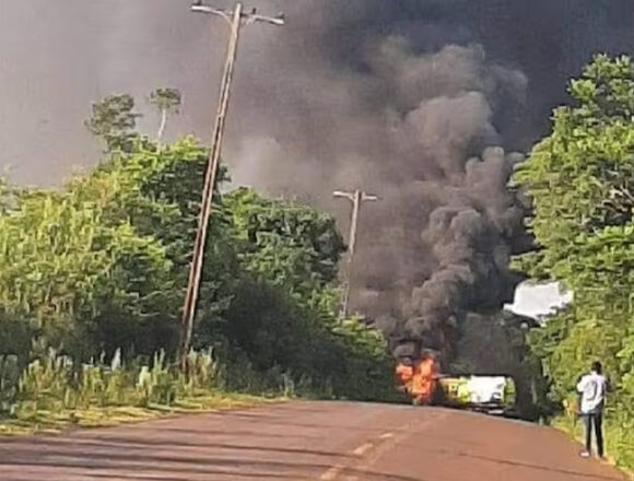 incendio Chofer Calcinado Tras Impacto y Explosión