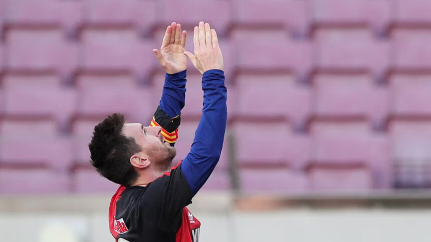 Messi honra a Maradona con emotivo homenaje