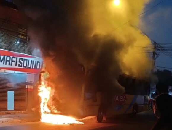 Incendio Afecta a Colectivo y Comercio en Fernando de la Mora