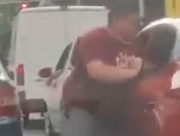 golpe Brutal Agresión en Pleno Tránsito: Víctimas Denuncian Celos