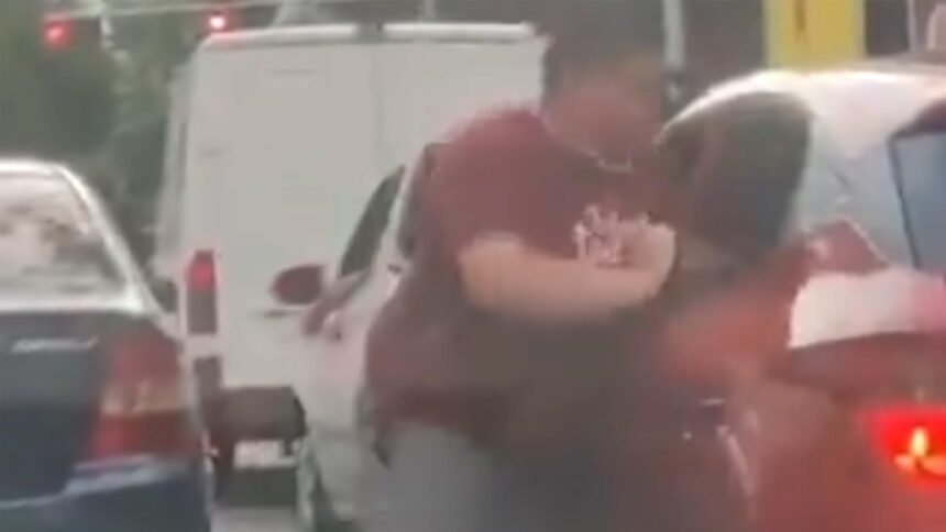 golpe Brutal Agresión en Pleno Tránsito: Víctimas Denuncian Celos