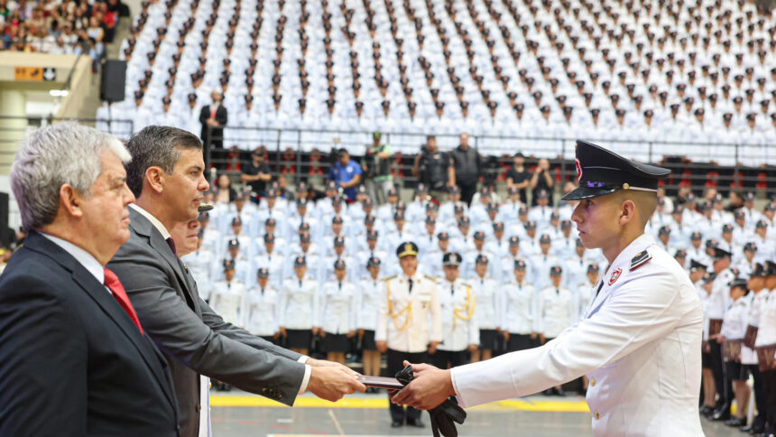 Peña destaca incorporación histórica de policías