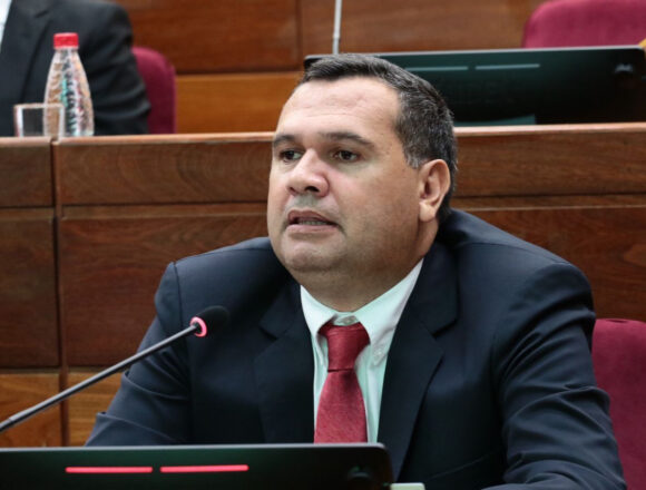 uuuuuuu Senador Maidana justifica aumento salarial millonario