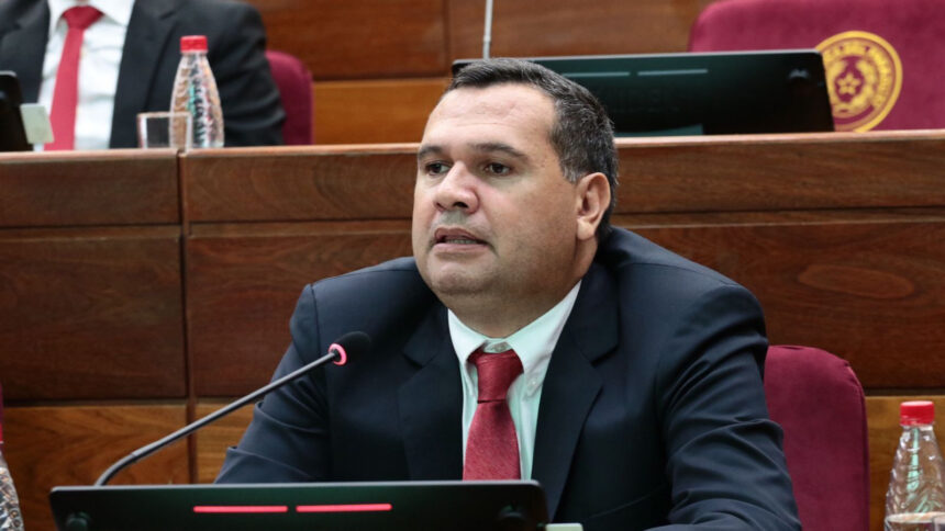 Senador Maidana justifica aumento salarial millonario