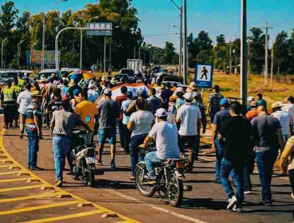 Marcha Tebicuary Marchan en Coronel Oviedo para salvar el río Tebicuary