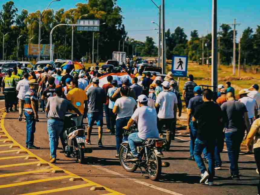 Marcha Tebicuary Marchan en Coronel Oviedo para salvar el río Tebicuary
