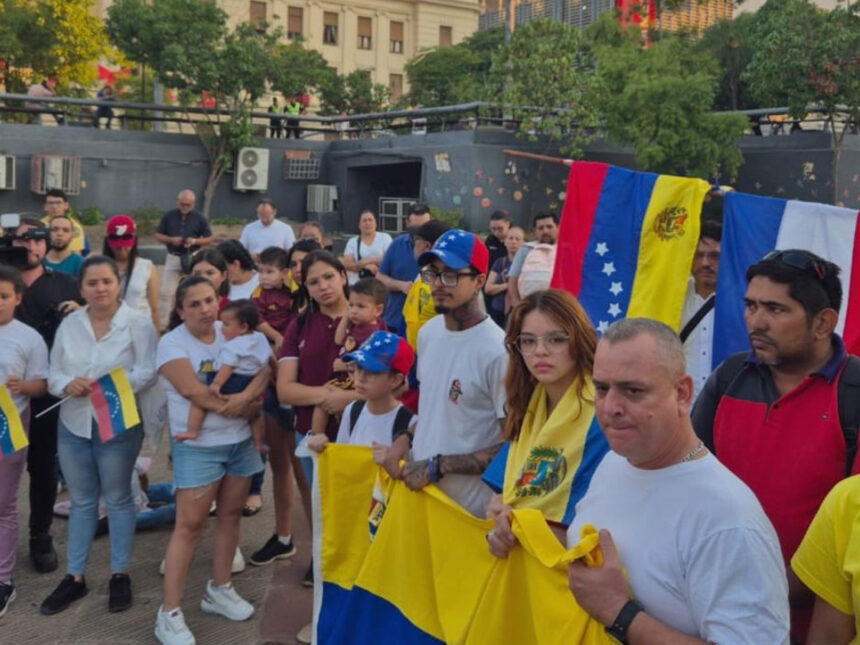 venezolanos en paraguay Venezolanos en Paraguay exigen salida de Maduro