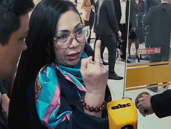 Yami Nal Senadora pide a periodistas lo que la ley no exige