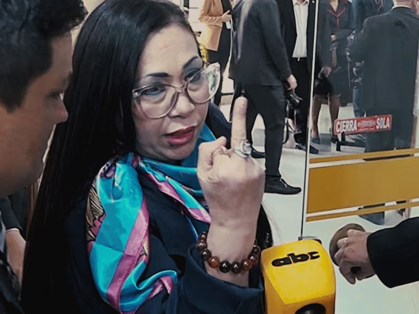 Yami Nal Senadora pide a periodistas lo que la ley no exige
