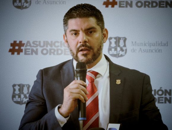 Nenecho Nenecho lanza dardos y minimiza a rivales