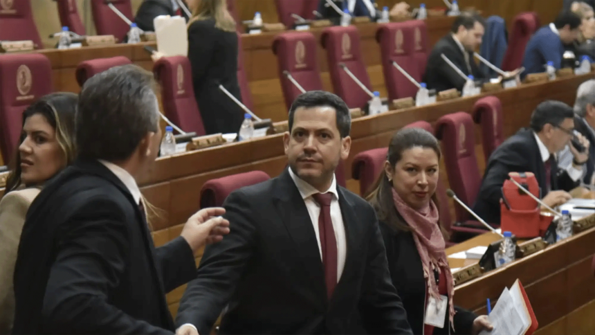 Cartismo evita cuórum para frenar intervenciones