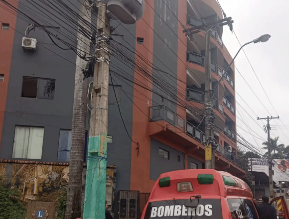 niña Rescatan a niña sola en apartamento