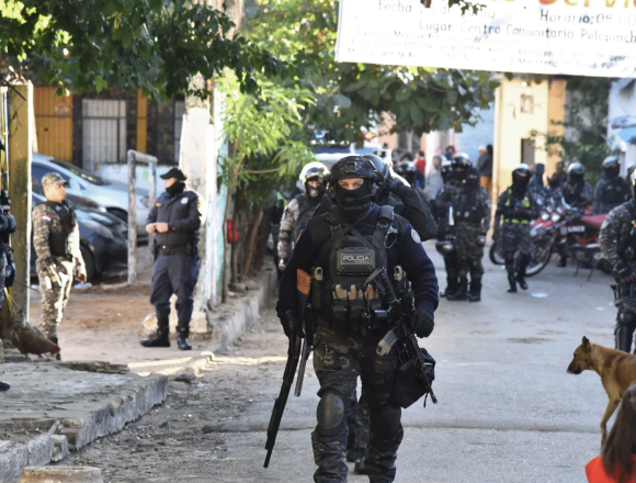 policia Policía allana la Chacarita tras bandas