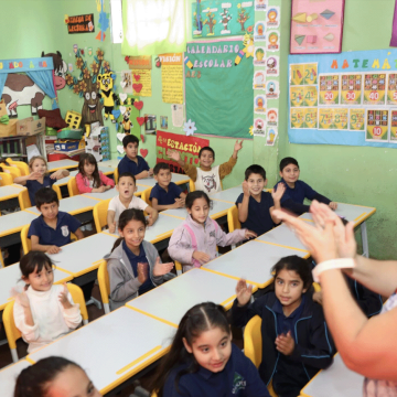 Retrasos persisten en entrega de mobiliarios escolares