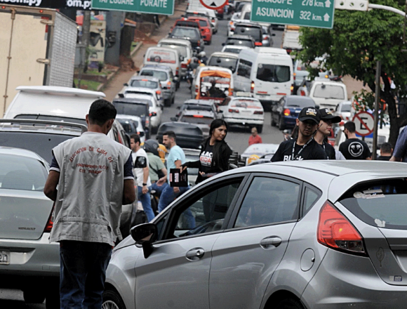 transito Ciudad del Este colapsa por tránsito incontrolable