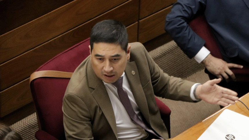 Diputados rechazan ley de derribos; Nakayama insiste