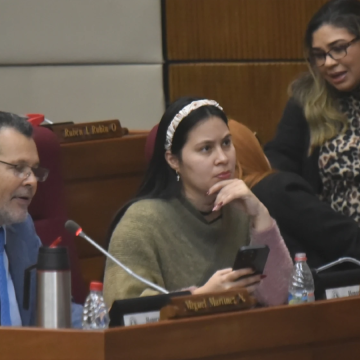 Piden suspender 60 días a legislador Martínez