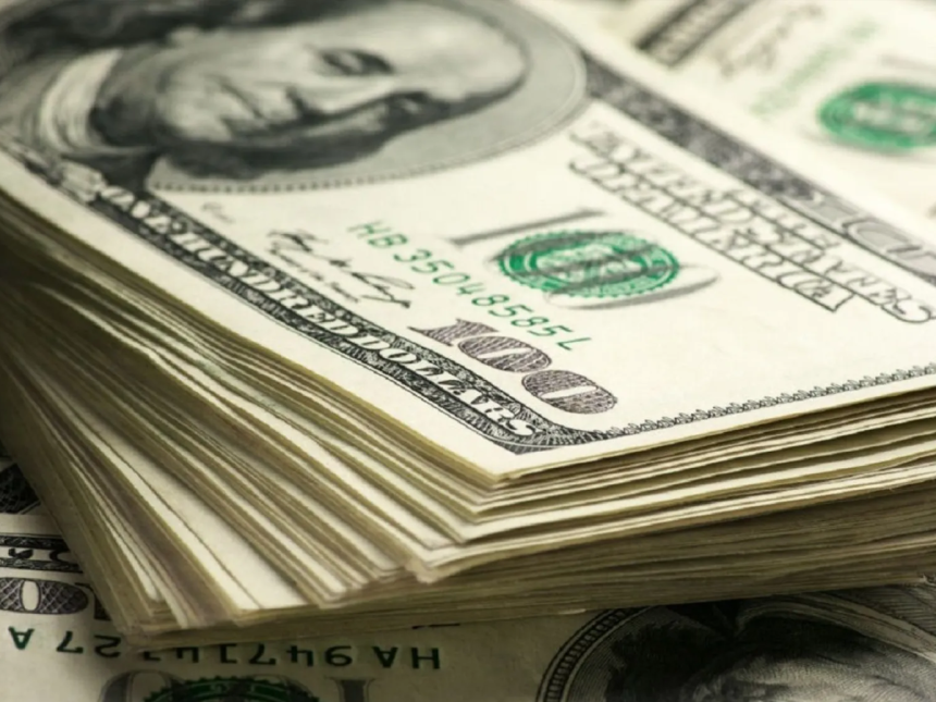 Agentes prevén dólar débil y 4% crecimiento