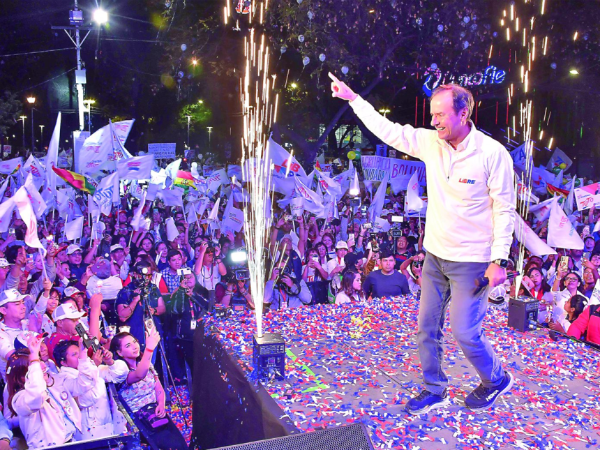 Quiroga lidera intención de voto en Bolivia, según encuesta