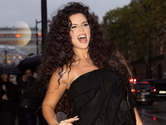 nathy Nathy Peluso deslumbra en la Semana de la Moda
