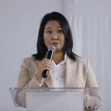 Fujimori vuelve a buscar presidencia peruana