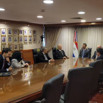 Santiago Peña promulga ley de arbitraje