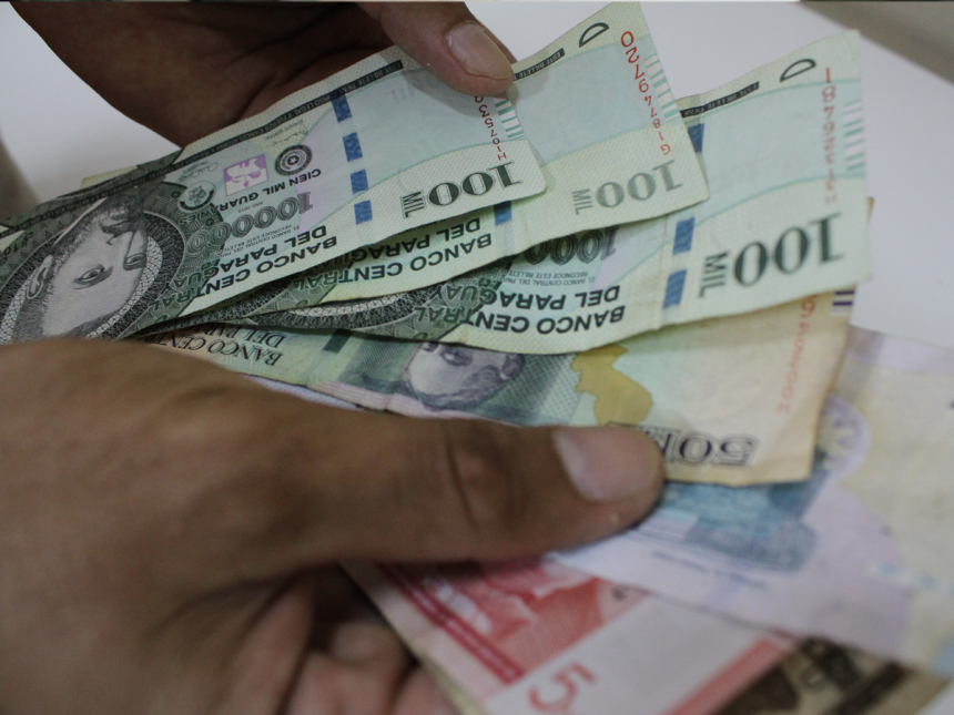 zcreditos Créditos en guaraníes crecen pese tasas